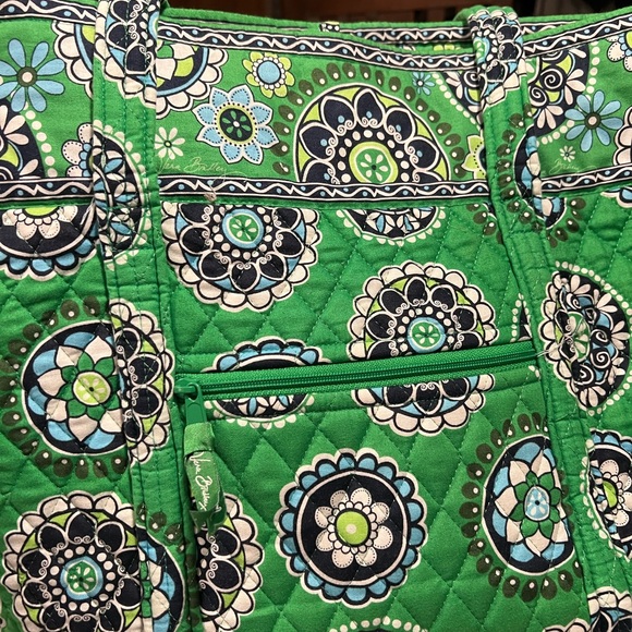 Vera Bradley green cupcake shoulder tote bag. - Picture 6 of 8